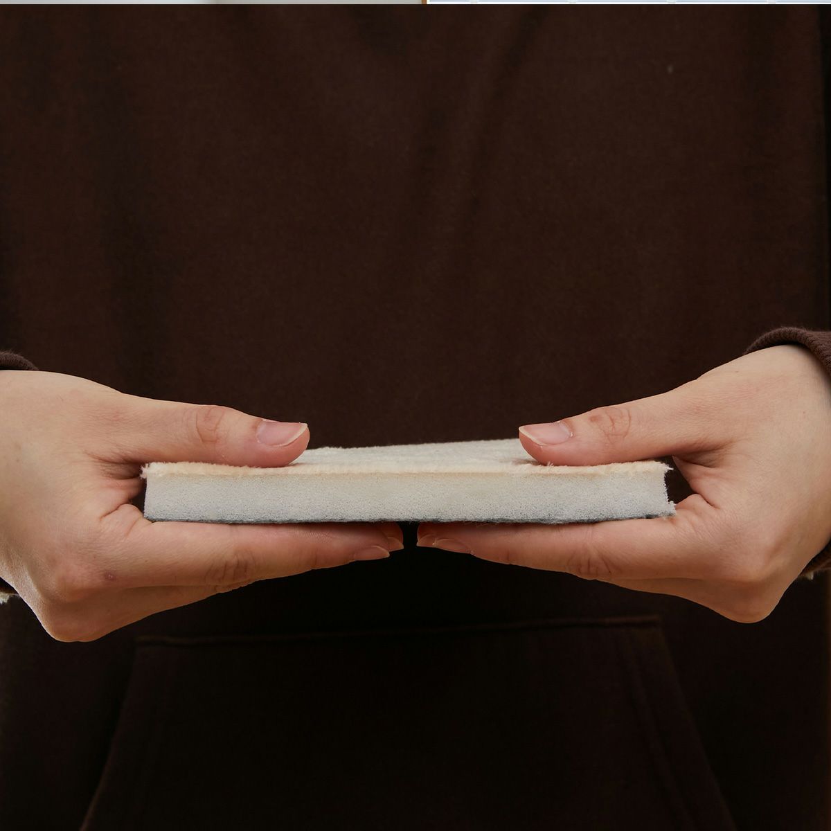 手で持っている様子