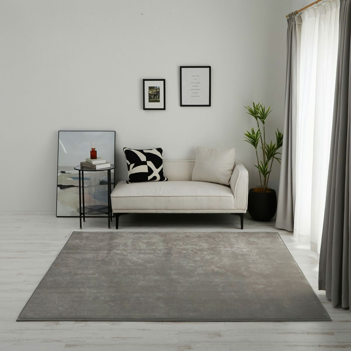 チャコールグレーの正面イメージ