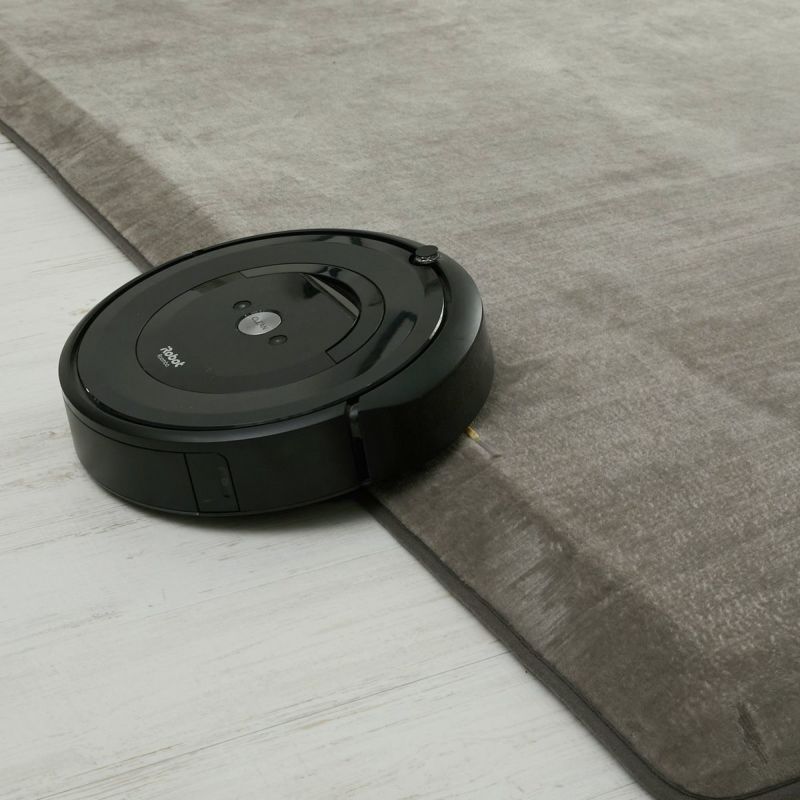 お掃除ロボット使用イメージ　チャコールグレー