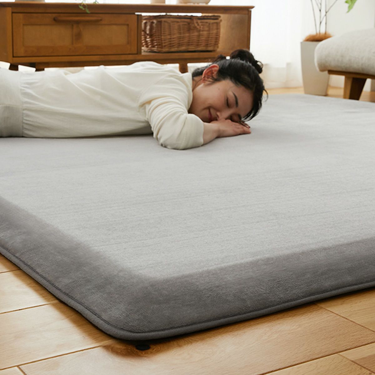 寝転んでいるイメージ