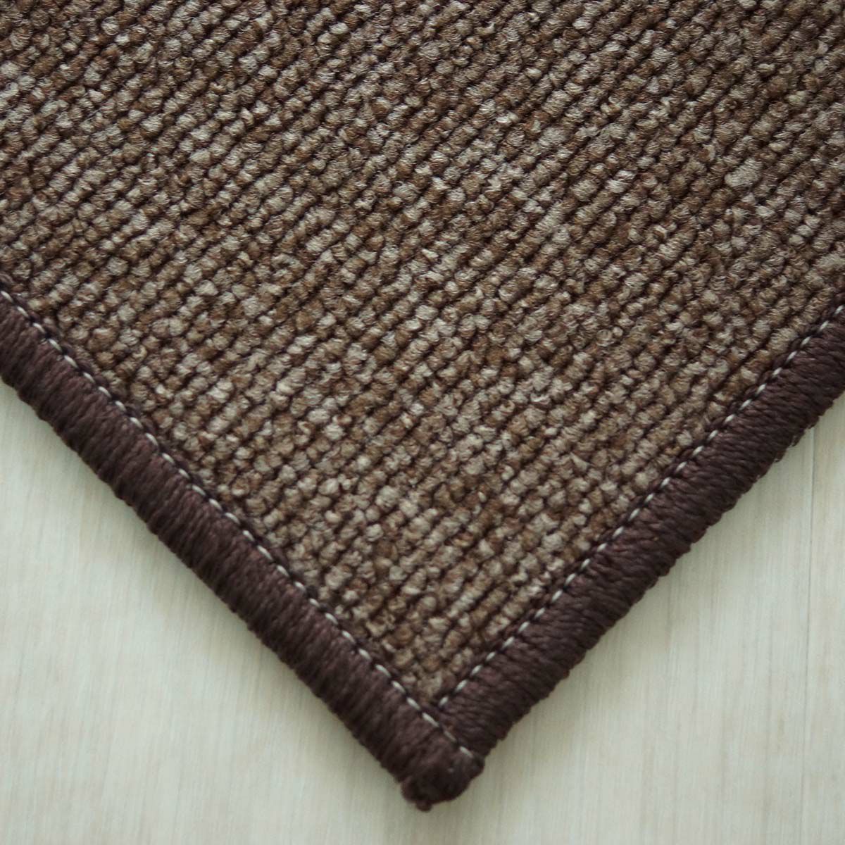 ダークブラウン