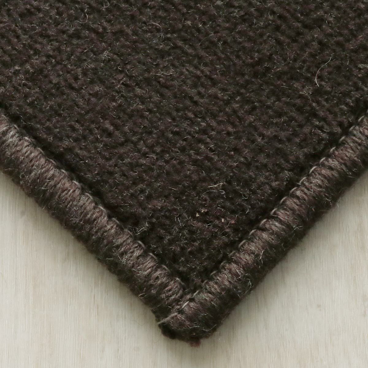 ダークブラウン