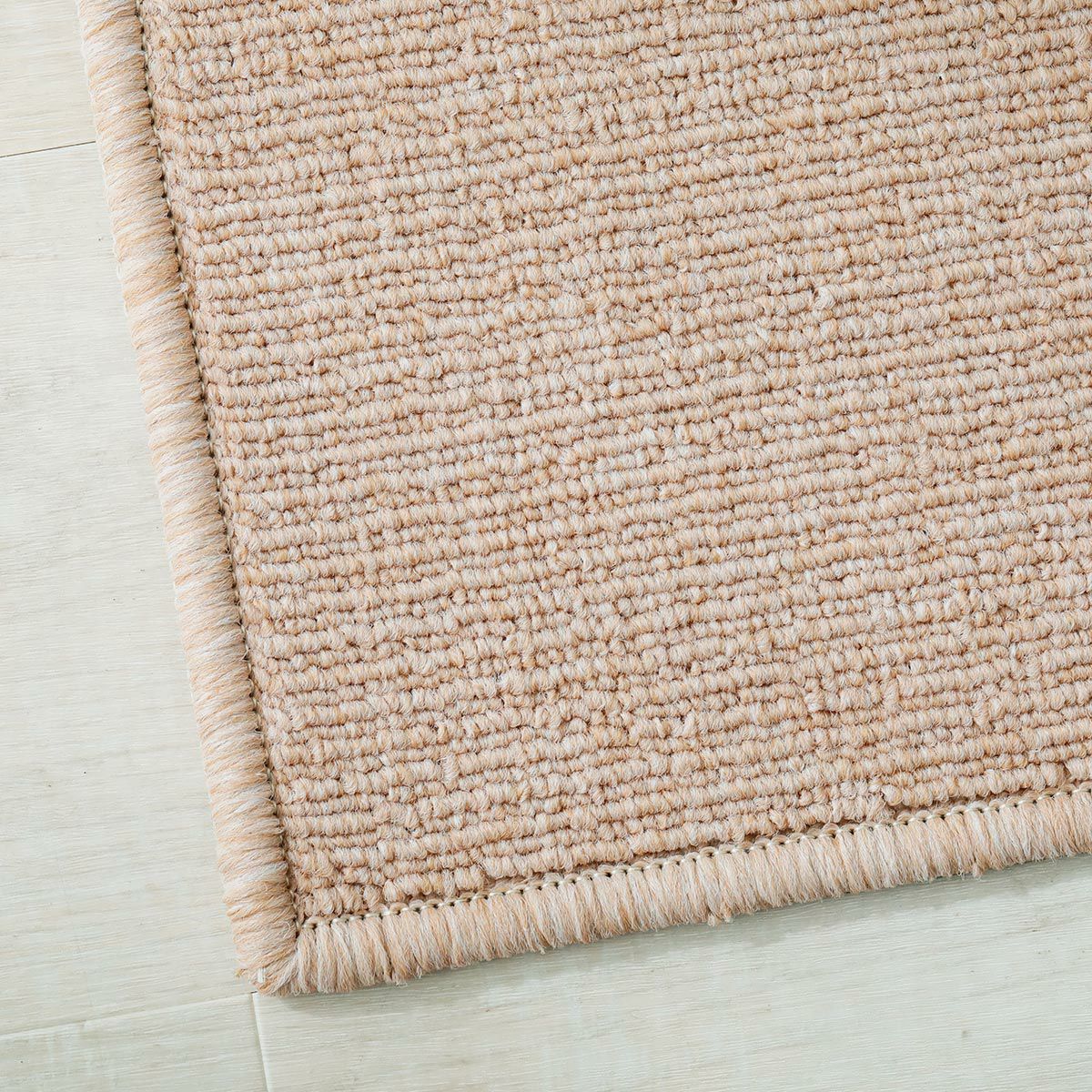 サーモンベージュ